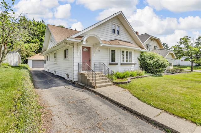 front view picture of 806 Oakridge Drive, Jackson, MI. 49203