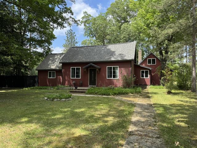 front view picture of 17124 8Th Street, Wellston, MI. 49689