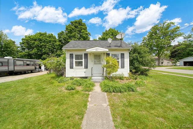 front view picture of 501 W Logan Street, Tecumseh, MI. 49286