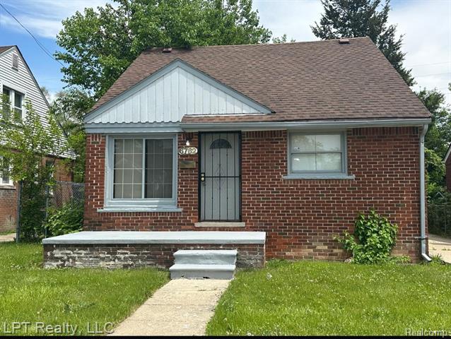 front view picture of 6762 Greenview Avenue, Detroit, MI. 48228