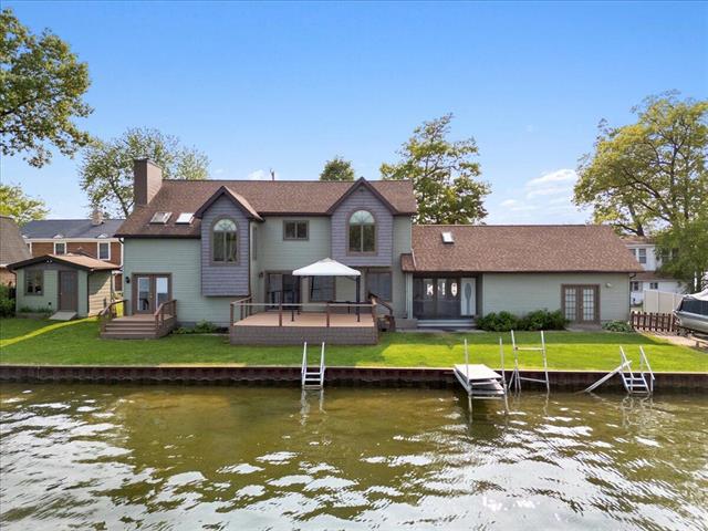 front view picture of 1176 Lakeside Drive, Howell, MI. 48843
