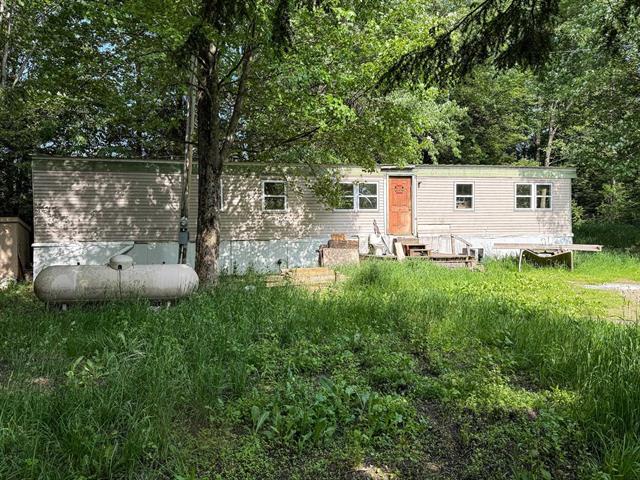 front view picture of 7671 S 27 Road, Cadillac, MI. 49601