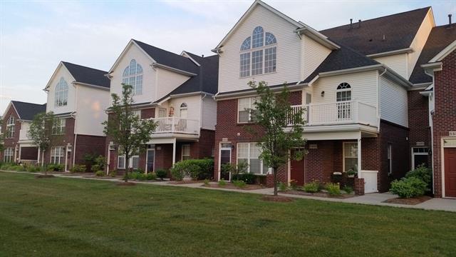 front view picture of 8471 Towne Center Circle, Warren, MI. 48093