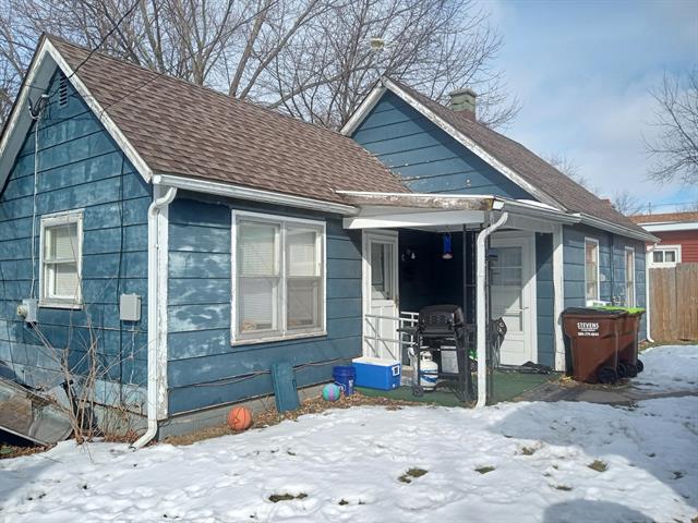 front view picture of 611 Croswell, Adrian, MI. 49221