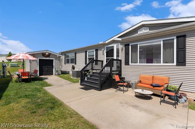 front view picture of 2848 Boulder Ridge Trail Drive, Milford, MI. 48380