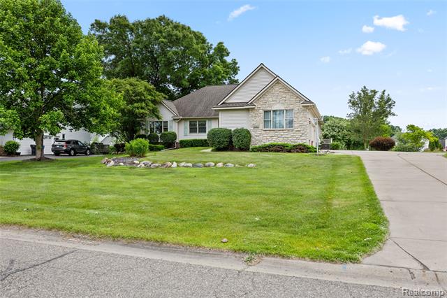 front view picture of 4940 Stillmeadow Drive, Howell, MI. 48843