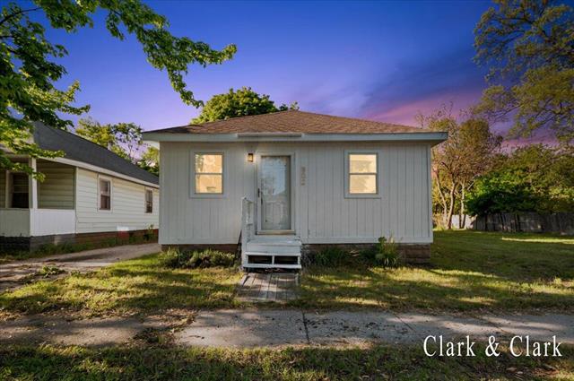 front view picture of 902 Turner Avenue, Muskegon, MI. 49442