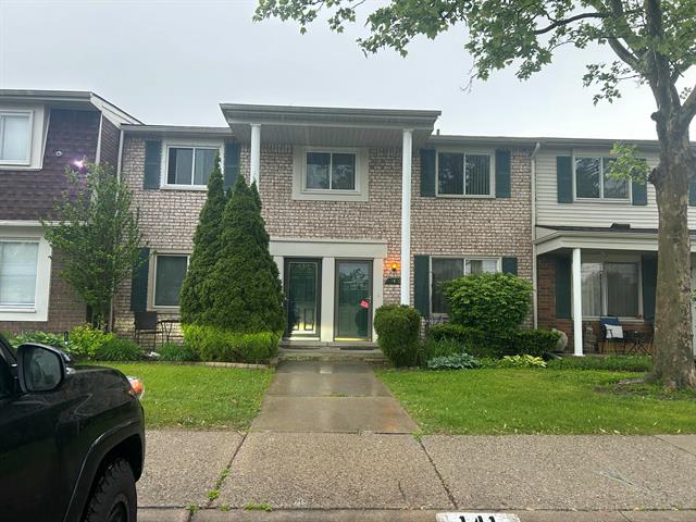 front view picture of 13410 Denver Circle N, Sterling Heights, MI. 48312