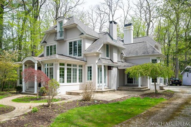 front view picture of 2743 Lakeshore Drive, Fennville, MI. 49408