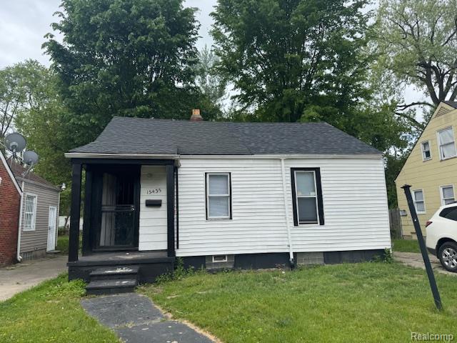 front view picture of 15435 Fielding Street, Detroit, MI. 48223