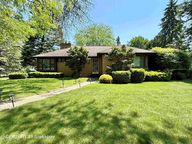 front view picture of 1486 Lathrup Avenue, Saginaw, MI. 48638