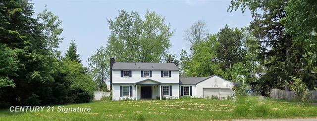 front view picture of 1043 Orchard Road, Essexville, MI. 48732