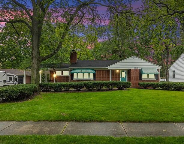 front view picture of 2716 Foster Avenue Ne, Grand Rapids, MI. 49505