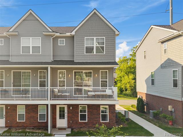 front view picture of 3947 Trailwaycommons Circle, Auburn Hills, MI. 48326