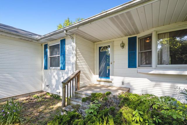 front view picture of 502 Woodland Drive, Buchanan, MI. 49107