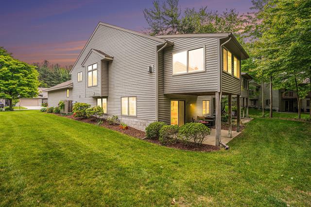 front view picture of 541 Tournament Circle, Muskegon, MI. 49444