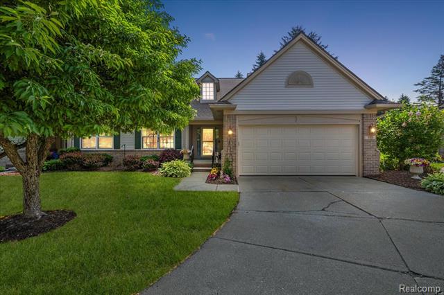 front view picture of 372 Four Seasons Drive, Lake Orion, MI. 48360