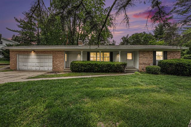 front view picture of 2685 Rockhill Drive Ne, Grand Rapids, MI. 49525