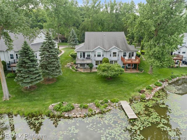 front view picture of 2336 Swans Cove, Fenton, MI. 48430