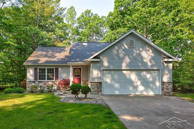 front view picture of 878 S Crooked Tree Lane, Midland, MI. 48640