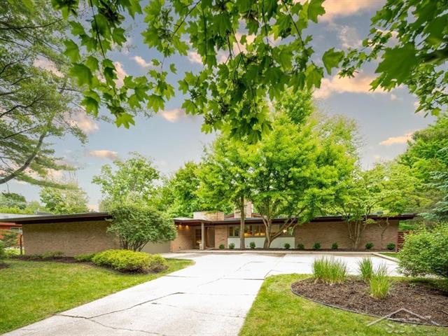 front view picture of 3900 Valley Drive, Midland, MI. 48640