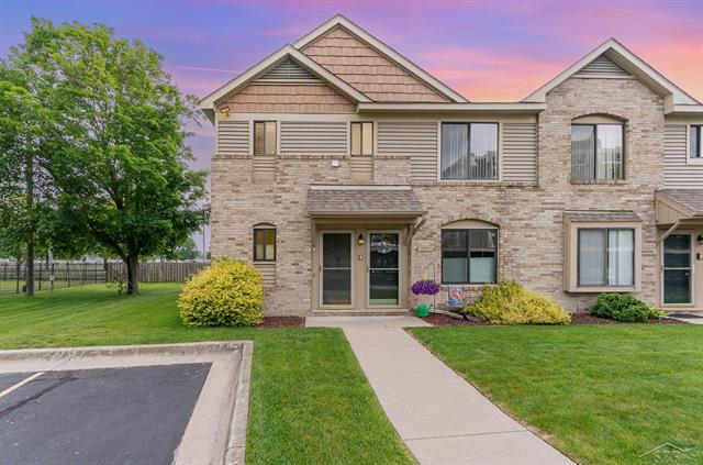 front view picture of 301 S Walnut Street, Bay City, MI. 48706