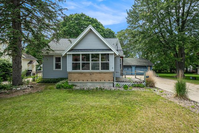 front view picture of 3611 Colby Avenue Sw, Wyoming, MI. 49509