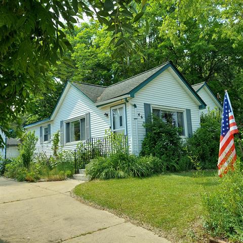 front view picture of 246 Ridgeway Road, Jackson, MI. 49202