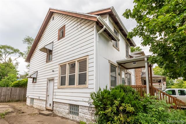 front view picture of 218 Clifford Street, Lansing, MI. 48912