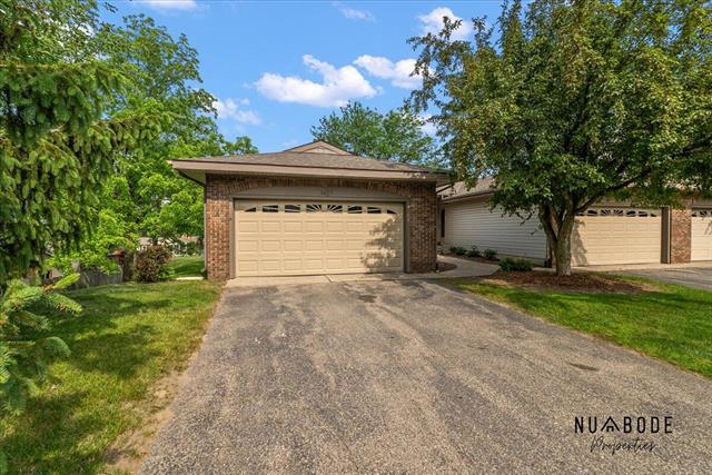 front view picture of 1427 Atlantic Street Nw, Grand Rapids, MI. 49504
