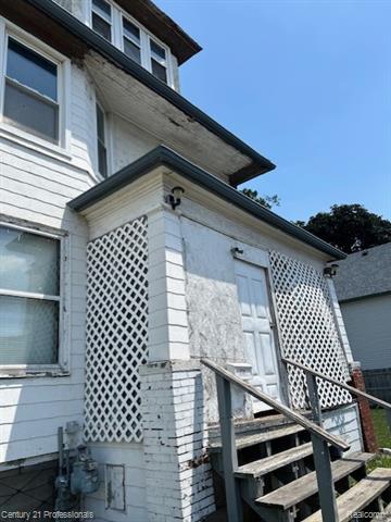 front view picture of 2118 Vinewood Street, Detroit, MI. 48216