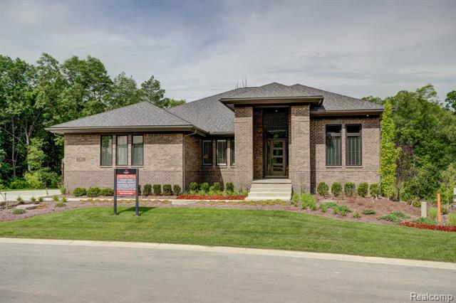 front view picture of 30803 Franklin Hills Court, Farmington, MI. 48334