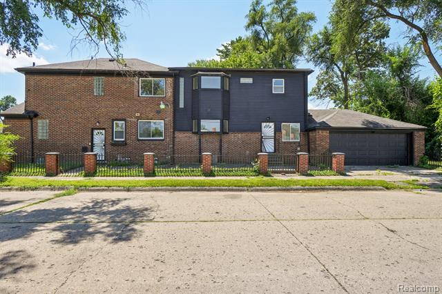 front view picture of 19211 Birwood Street, Detroit, MI. 48221