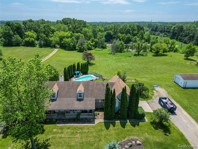 front view picture of 2520 Chilson Meadows Lane, Howell, MI. 48843