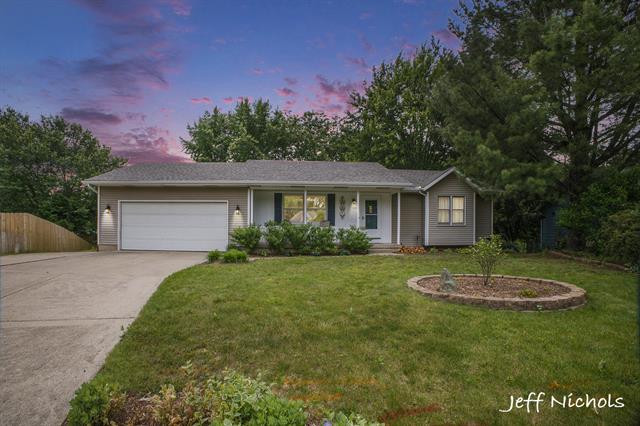 front view picture of 995 Kingtree Court Sw, Byron Center, MI. 49315