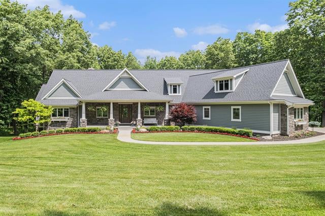 front view picture of 12163 Macintosh Drive, Fenton, MI. 48430