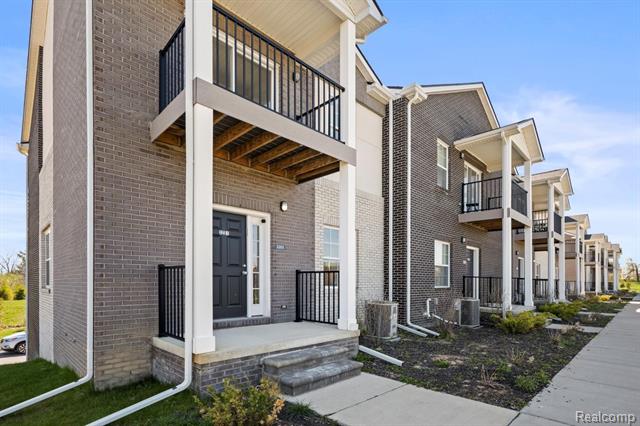 front view picture of 3207 Lohr Road, Ann Arbor, MI. 48108