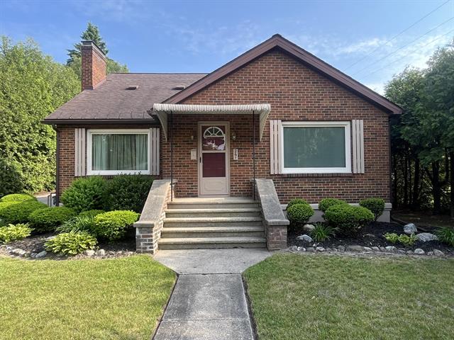 front view picture of 261 W Main Street, Hart, MI. 49420