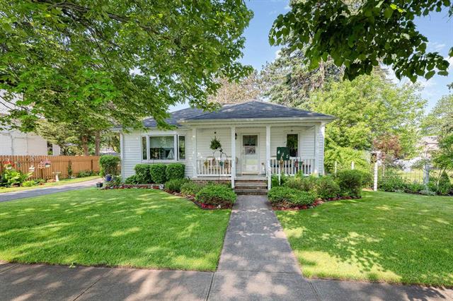 front view picture of 415 Church Street, East Tawas, MI. 48730