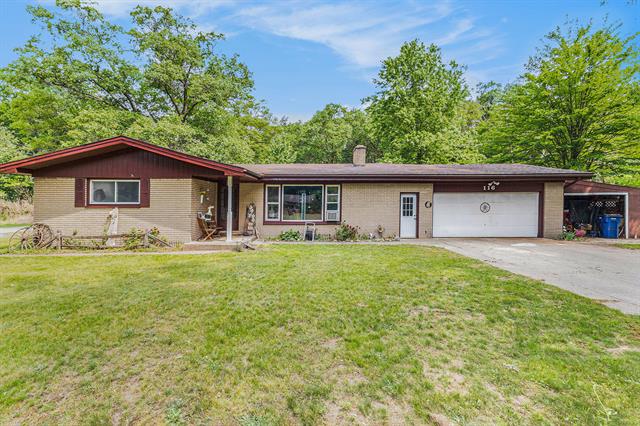 front view picture of 116 E Beech Street, Fruitport, MI. 49415
