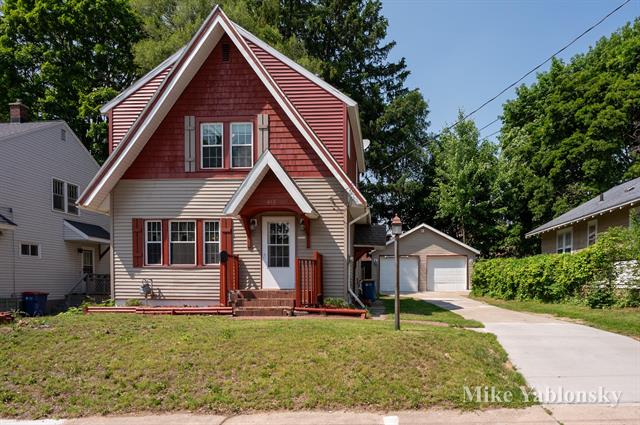 front view picture of 465 Kenwood Street Ne, Grand Rapids, MI. 49505