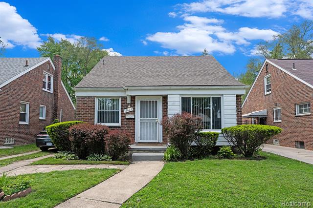 front view picture of 17693 Greenview Avenue, Detroit, MI. 48219