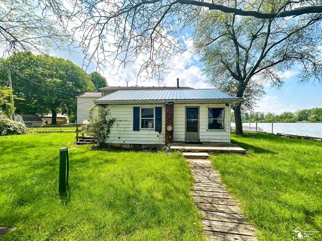 front view picture of 3132 Morin Point Street, Erie, MI. 48133