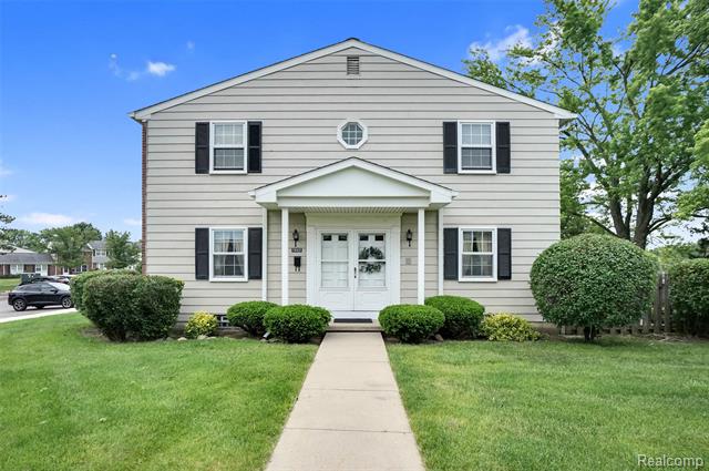 front view picture of 19931 Schoolhouse Court, Northville, MI. 48167