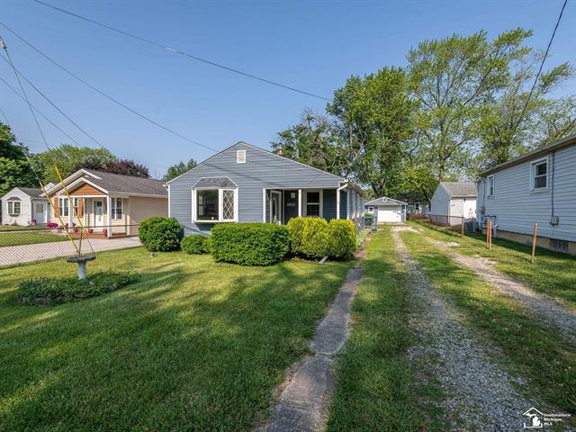 front view picture of 2109 Spaulding Road, Monroe, MI. 48162