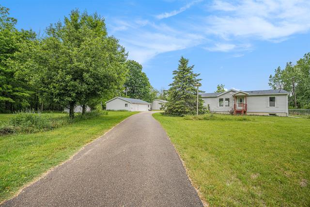 front view picture of 3093 104Th Avenue, Allegan, MI. 49010