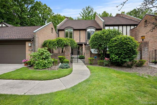 front view picture of 5117 Woodview Court, Dearborn, MI. 48126