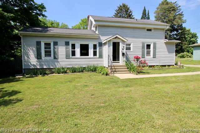 front view picture of 136 W Church Street, Williamston, MI. 48895