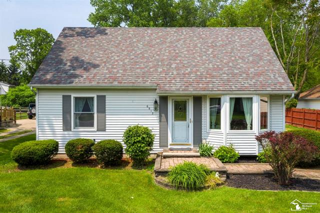 front view picture of 6913 Maplewood Drive, Temperance, MI. 48182