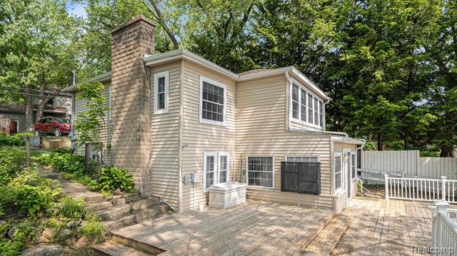 front view picture of 6288 Buckshore Drive, Whitmore Lake, MI. 48189